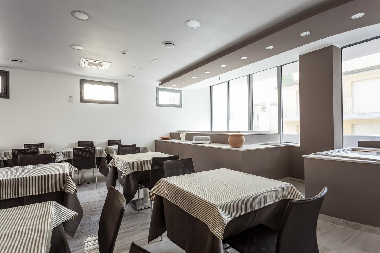 Hotel Gioia Римини Экстерьер фото