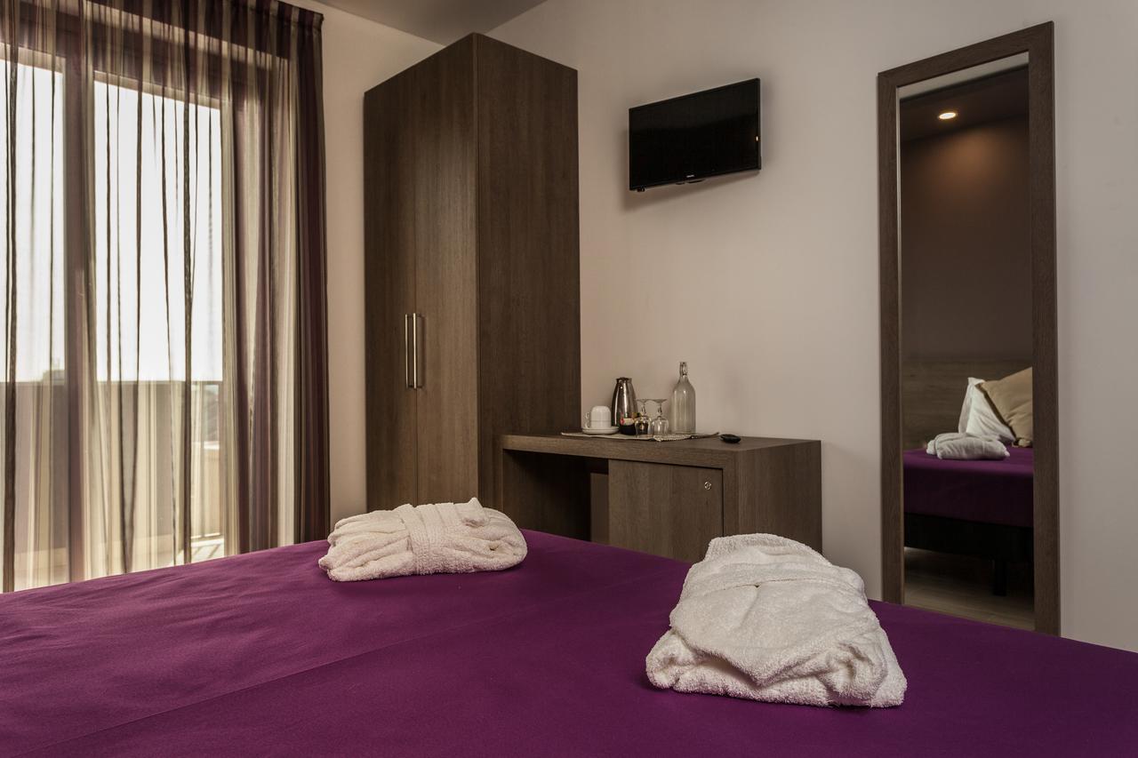 Hotel Gioia Римини Экстерьер фото