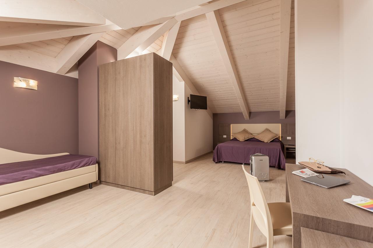 Hotel Gioia Римини Экстерьер фото