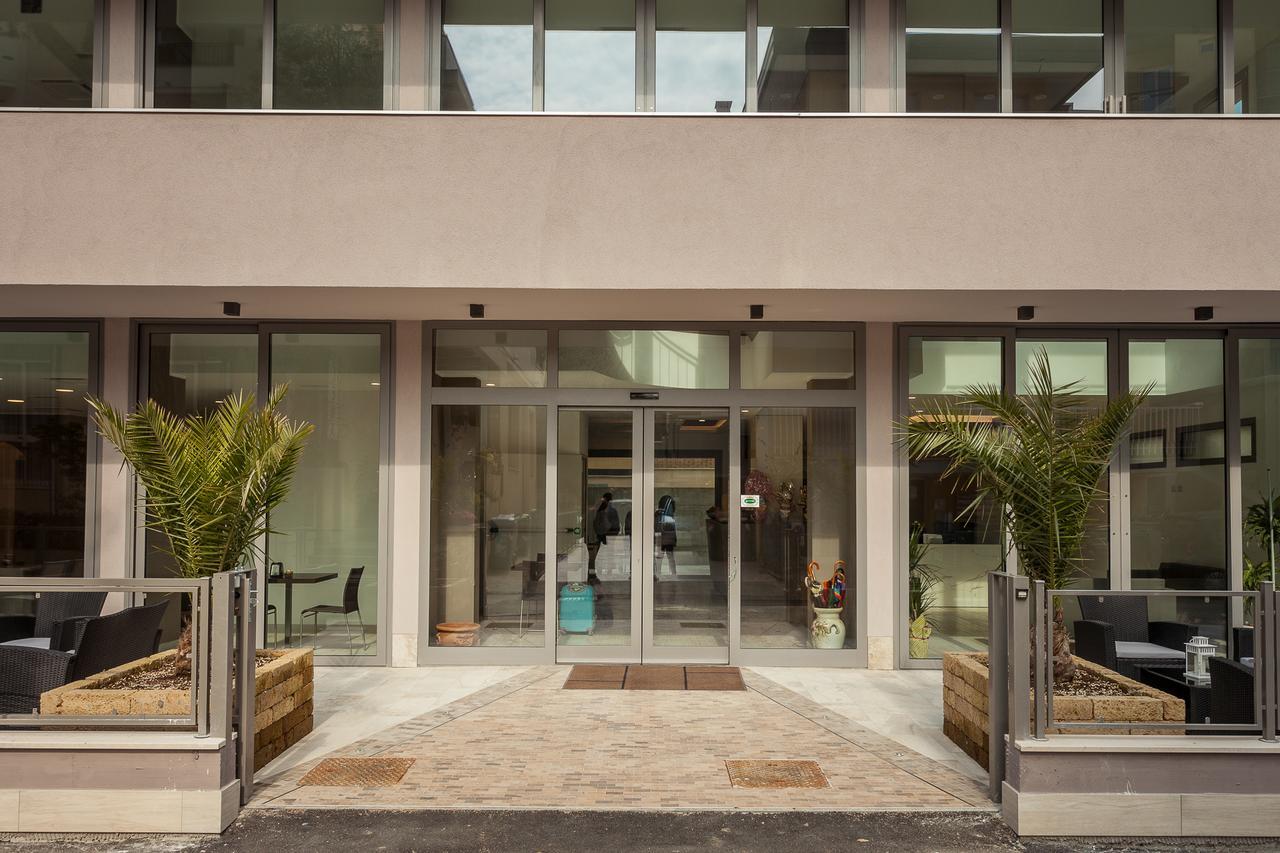 Hotel Gioia Римини Экстерьер фото