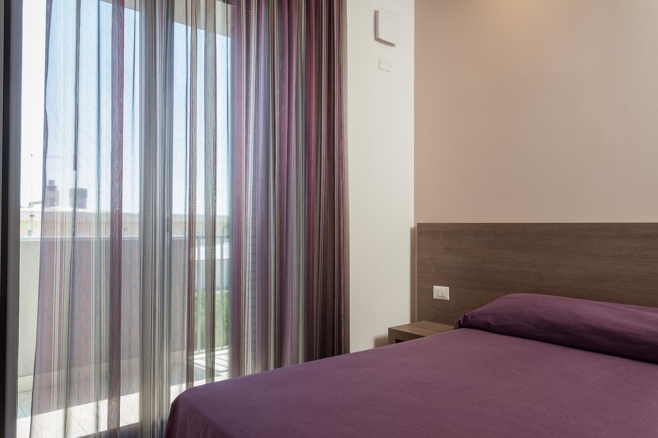 Hotel Gioia Римини Экстерьер фото