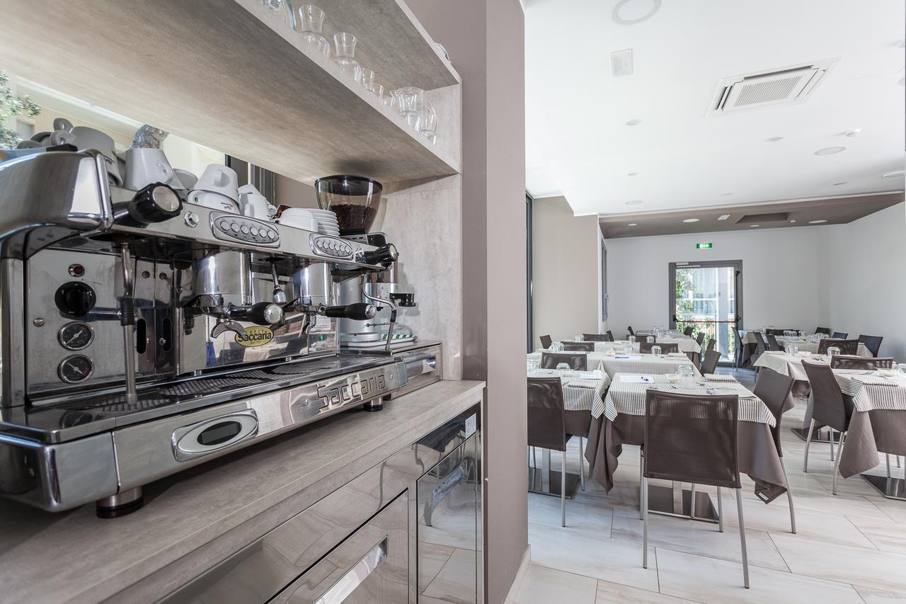 Hotel Gioia Римини Экстерьер фото
