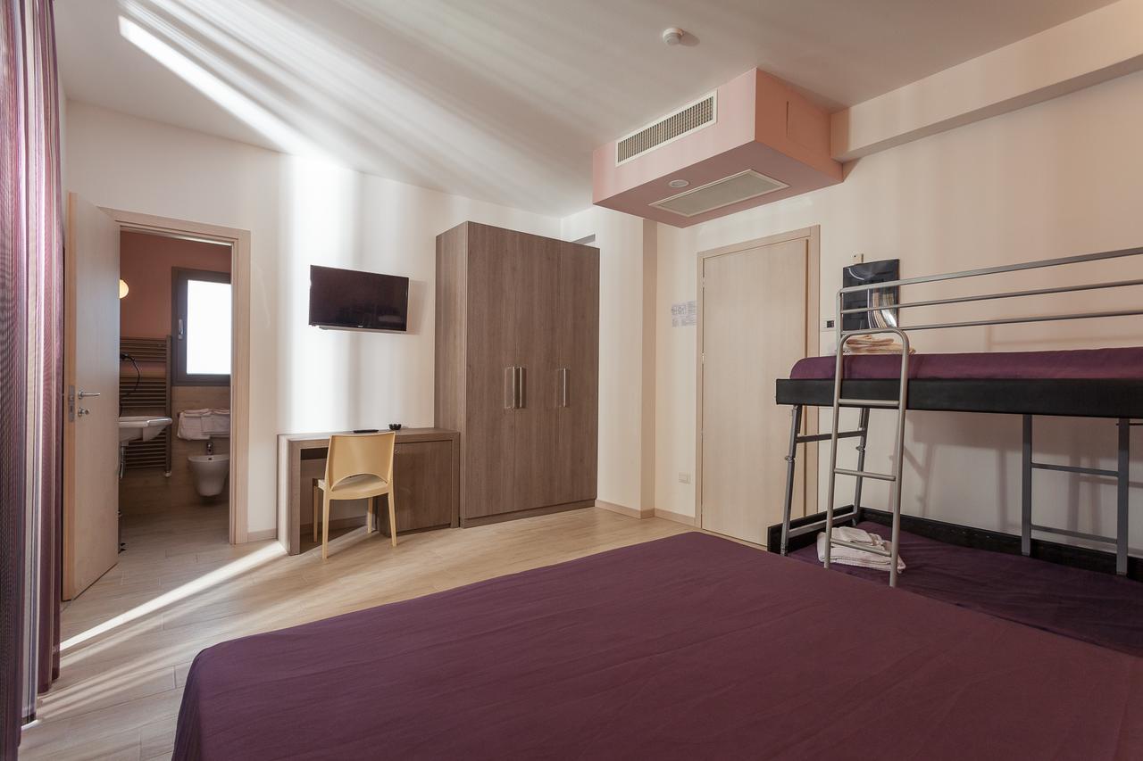 Hotel Gioia Римини Экстерьер фото