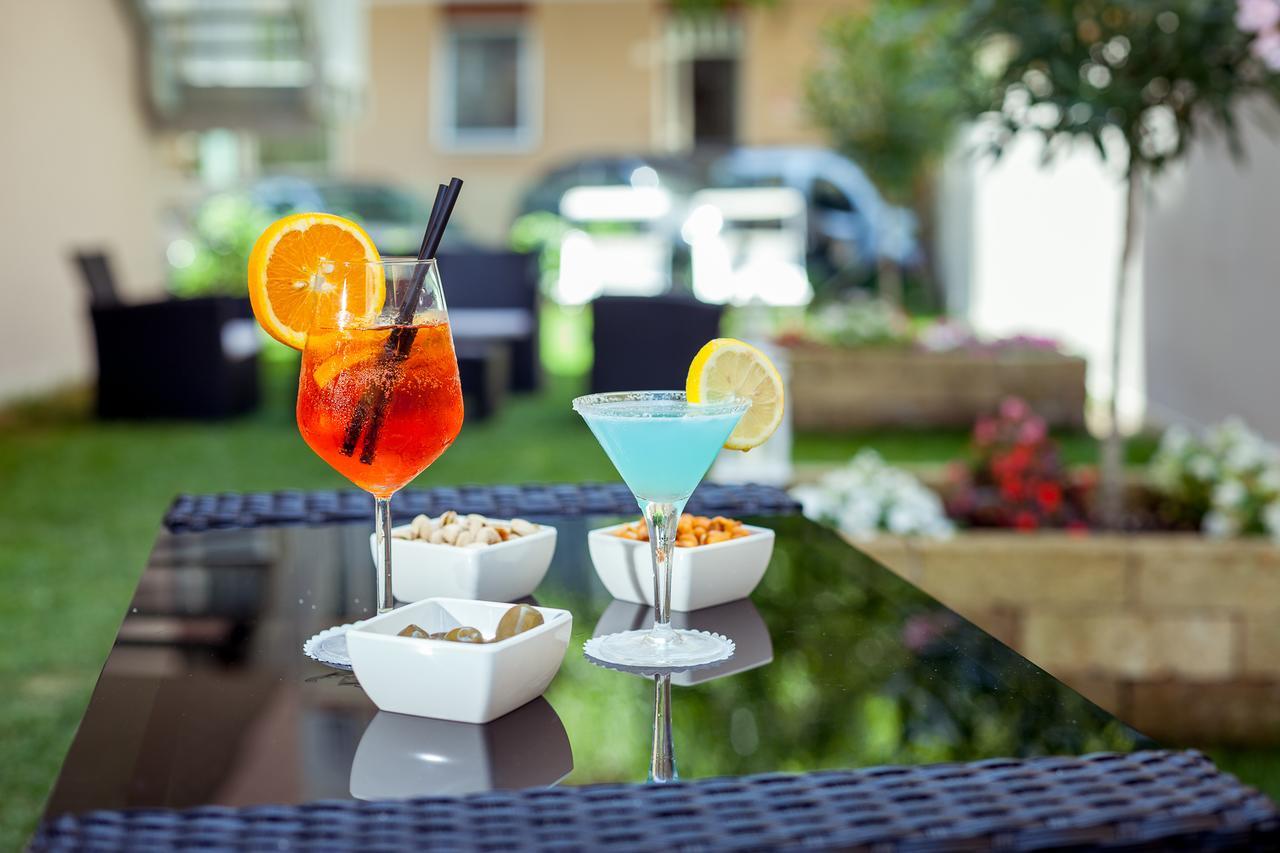 Hotel Gioia Римини Экстерьер фото