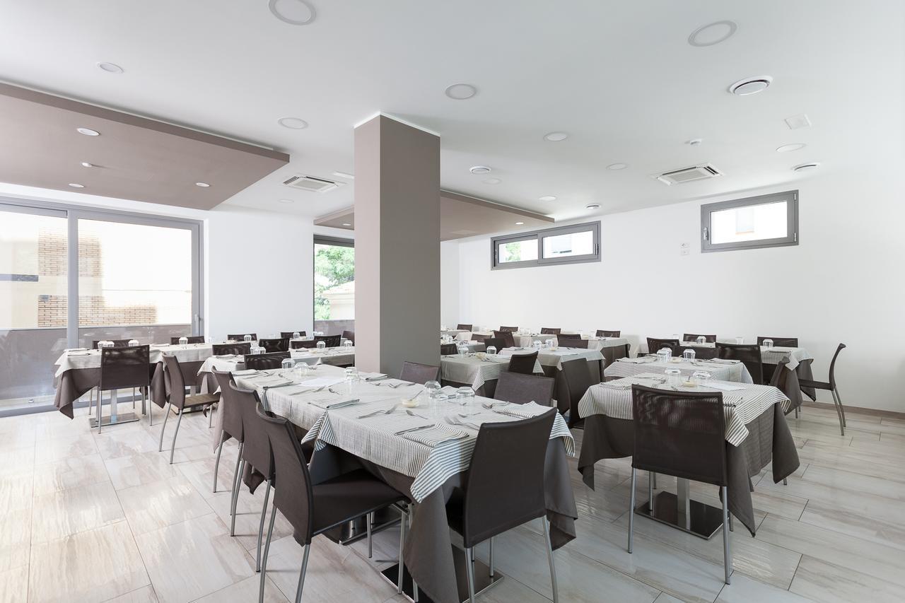 Hotel Gioia Римини Экстерьер фото